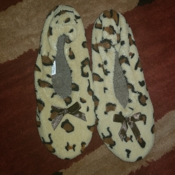 Size 5-6 leopard print house shoes - Picture 1 of 4